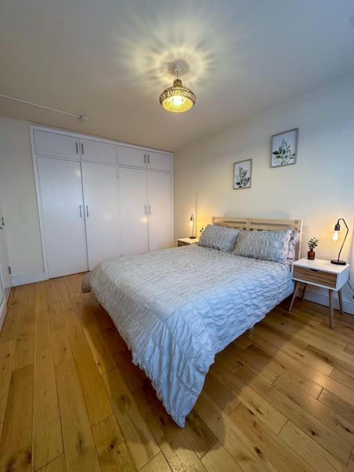 Bright & Spacious Split Level Flat In Kennington 伦敦 外观 照片