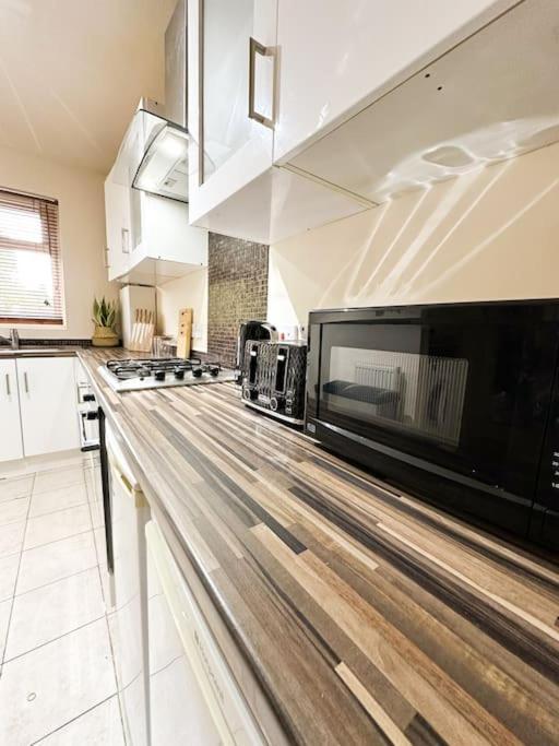 Bright & Spacious Split Level Flat In Kennington 伦敦 外观 照片
